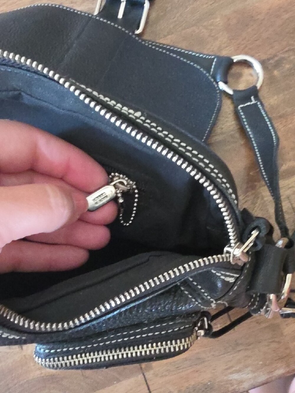 Vintage Roots Canadian Handmade Black Leather Purse - Picture 4 of 6